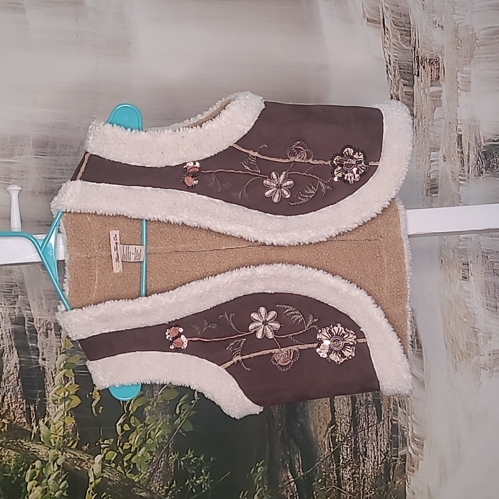 Forever Twenty One Girls Medium brown embroidered sparkly cozy vest